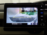 バックも安心のリアカメラ付いています。リアカメラがあると、いつでも安全にバックできますね。死角も減ります。3ビュー切り替え、ガイド線表示なので便利です。
