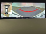 【360&deg;マルチビューカメラ】フロント、リア、左右ドアミラー下の4つのカメラの映像を合成し上空から見下ろしたように表示します。狭い駐車場や、狭い道でのすれ違いの時も安心です!