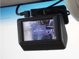 ◆ドライブレコーダー◆映像・音声などを記録する自動車用の装置です。 もしもの事故の際の記録はもちろん、旅行の際の思い出としてドライブの映像を楽しむことができます。