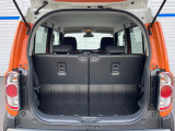 普段のお買い物や通勤、送迎等に十分な荷室スペースを確保しております。セカンドシートを倒すと、大きな荷物の積載も可能です♪