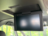【フリップダウンモニター】大画面モニターで後席でもエンタメをお楽しみいただけます。小さなお子様にも大人気の装備です♪