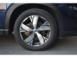 純正18インチアルミホイル/タイヤサイズは225/55R18です