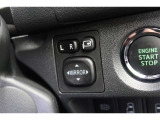 【電動格納ドアミラー】運転席からボタンでドアミラーの角度調整や格納が可能です。