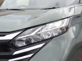 【LEDヘッドライト】悪天候や夜間走行時も良好な視界を確保し安心して運転できる高輝度LEDヘッドライトを装備!点灯速度が早く、消費電力も抑えられています。