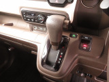 手の届きやすい位置にレイアウトされた操作のしやすいインパネシフト◎コンパクト設計で足元もスッキリお使い頂けます◎