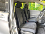 運転席シート廻りは使用感も少なく、良好な状態となっています。前オーナー様が丁寧に使っていたことがよくわかりますね。