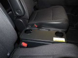 後席にはカップホルダーも装備してます