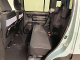 広々とした後部座席です♪気になるキズや汚れなどなく良好な状態です。