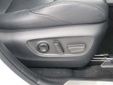 パワーシート搭載。微妙な調整が手軽にでき、ピッタリのポジションで運転することが可能です。
