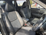 運転席シート廻りは使用感も少なく、良好な状態となっています。前オーナー様が丁寧に使っていたことがよくわかりますね。