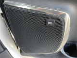 【JBL(プレミアムサウンド)】トヨタでお出かけの際には、ぜひ素敵な音楽体験を!ありふれた一日にも特別な体験を!ドライブの時間を上質な音楽でお楽しみいただけるサウンドシステムが搭載されています♪