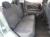 後部座席も気になるようなキズ・汚れやへたり等、大きなダメージはなく、良好な状態です。