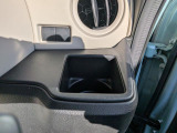運転席のドリンクホルダーです。