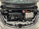 エンジンルーム内も隅々まで掃除がいきわたっています!ハイブリッド部分は初度登録から10年、もしくは3年間の長い方の保証付!ただし累計走行距離数20万キロまでとなります!