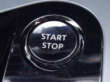 【プッシュスタート】キーが車内にあれば、エンジンの始動・停止はブレーキを踏んでスイッチを押すだけ!キーを取り出す手間を省き、ワンプッシュで操作するので簡単でスムーズ!