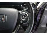 Hondaセンシングの機能のひとつ、アダプティブクルーズコントロール付!アクセルから足を離しても設定したスピードと前車との車間を保ち走行してくれます!車線維持もアシスト☆高速道路で疲労軽減ですね☆