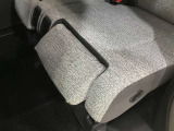 フットレスト付きリヤシートです