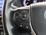 ステアリングスイッチ付き。前方から目を離すことなく操作することが可能です。