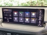 Android AutoとApple CarPlayに対応!お気に入りの、AndroidやiPhoneのアプリを車内ディスプレイに表示し、ハンズフリーでオーディオやナビなどをご利用いただけます。