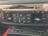 デュアルエアコンとは、運転席と助手席で、個別に温度設定ができる機能です。気温の感じ方は、人それぞれ違うもの。乗る人に優しい機能ですね。
