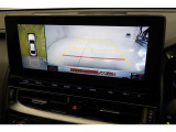 パノラミックビューモニター付きです。車両を上から見たような映像をディスプレイオーディオ画面に表示。運転席からの目視だけでは見にくい、車両周辺の状況をリアルタイムでしっかり確認できます。