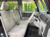 運転席シート廻りは使用感も少なく、良好な状態となっています。前オーナー様が丁寧に使っていたことがよくわかりますね。