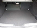 セダンならではの室内と区切られたトランクスペースです。