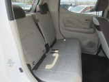 後部座席も乗り心地良好◎掲載後すぐに販売が決まってしまう場合もございますのでご来店前にお電話でご予約を頂ければ幸いです。