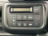 オートエアコン付きです!お好みの温度をセットするだけでエアコンの風量などを自動でコントロール。快適な車内でお過ごしいただけます。