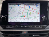 NissanConnect ナビゲーションシステム(地デジ内蔵)(9インチワイドディスプレイ、ハンズフリーフォン、VICS(FM多重)、ボイスコマンド、Bluetooth対応、USB接続、HDMI接続、Apple CarPlay連携)。