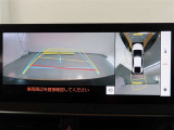 パノラミックビューモニター付きです。車両を上から見たような映像をモニター画面に表示。運転席からの目視では見にくい、車両周辺の状況をリアルタイムでしっかり確認できます。