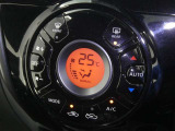 【オートエアコン】車内温度を感知して自動で温度調整をしてくれるのでいつでも快適な車内空間を創り上げます!どの席に座っても快適なドライブが楽しめます♪