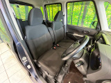 運転席シート廻りは使用感も少なく、良好な状態となっています。丁寧に使われていたことがよくわかりますね。