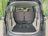 後席を格納すると、これだけの広さが!シーンに合わせたシートアレンジで、大きな荷物も積むことが出来ます♪