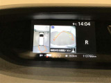 【バックモニター】駐車時に後方がリアルタイム映像で確認できます。大型商業施設や立体駐車場での駐車時や、夜間のバック時に大活躍!運転スキルに関わらず、今や必須となった装備のひとつです!