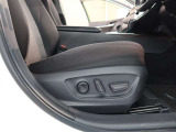 パワーシート搭載。微妙な調整が手軽にでき、ピッタリなポジションで運転することが可能です。