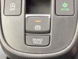 電子パーキングブレーキ、ブレーキホールド搭載!パーキングブレーキは手動で解除スムーズな発進が可能。ブレーキホールドは停車中に、ブレーキペダルを踏み続けなくても、自動的にブレーキを保持する機能です。