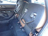 ◆チップアップ&ダイブダウン機構付【ULTR SEAT】は後席座面を左右分割で跳ね上げることができます。トランクで積載できない背の高い荷物をラクラク収納できます。ホンダ車ならではの人気装備です。
