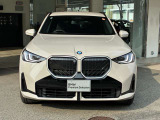 【キドニーグリル】BMWは約90年もの間、ほぼ全ての車両にひと目でBMWだと分かるこの特徴的なフロントグリルが備えられ、デザイン・アイコンとして親しまれてきました。