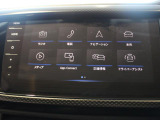 8インチ大型タッチスクリーンのインフォーメーションシステムです。ナビゲーションを始めスマホとの連動、車両の設定や車両の状態など様々な機能が複合されたシステムです。