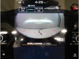 ■人気のフロントビューモニター装備。フロントグリルのカメラ映像をマルチファンクションディスプレイに表示。自車の前方の様子が確認可能です。見通しの悪い交差点や駐車・発進時などの前方確認をサポートします。