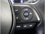 レーダークルーズコントロール(全車速追従機能付)付きです。車速に応じて追従支援してくれるので、ロングドライブも快適です。詳細は販売店スタッフまでおたずねください。