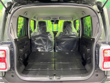 普段のお買い物や通勤、送迎等に十分な荷室スペースを確保しております。セカンドシートを倒すと、大きな荷物の積載も可能です♪