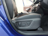 パワーシート搭載。微妙な調整が手軽にでき、ピッタリなポジションで運転することが可能です。