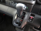 手の届きやすい位置にレイアウトされた操作のしやすいインパネシフト◎コンパクト設計で足元もスッキリお使い頂けます◎