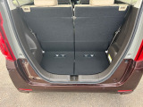 普段のお買い物に十分な広さのラゲッジスペースです。リアシートを倒せば大きな荷物も載せられます。