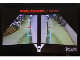 さらに、左右側面カメラも装備しています。駐車枠や隣のクルマなど周囲との位置関係がよくわかり、駐車しやすいですよ。運転席からは目視できない助手席側の側面も見えますので、路肩に幅寄せする際なども安心です。