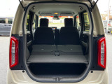 リア席を倒せば広々とした空間の出来上がり、荷物がたくさん載せられますよ。