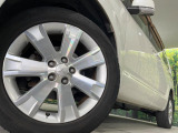【純正インチアルミホイール】外観にマッチした純正アルミホイールを装着しております。各種社外アルミホイールや、スタッドレスタイヤも取扱いしております。是非ご相談ください♪