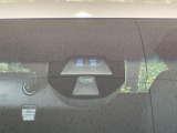 【シティブレーキアクティブシステム】低速走行中に前方の車両等を認識し、衝突しそうな時は警報とブレーキで衝突回避と被害軽減をアシスト。より安全にドライブをお楽しみいただけます。